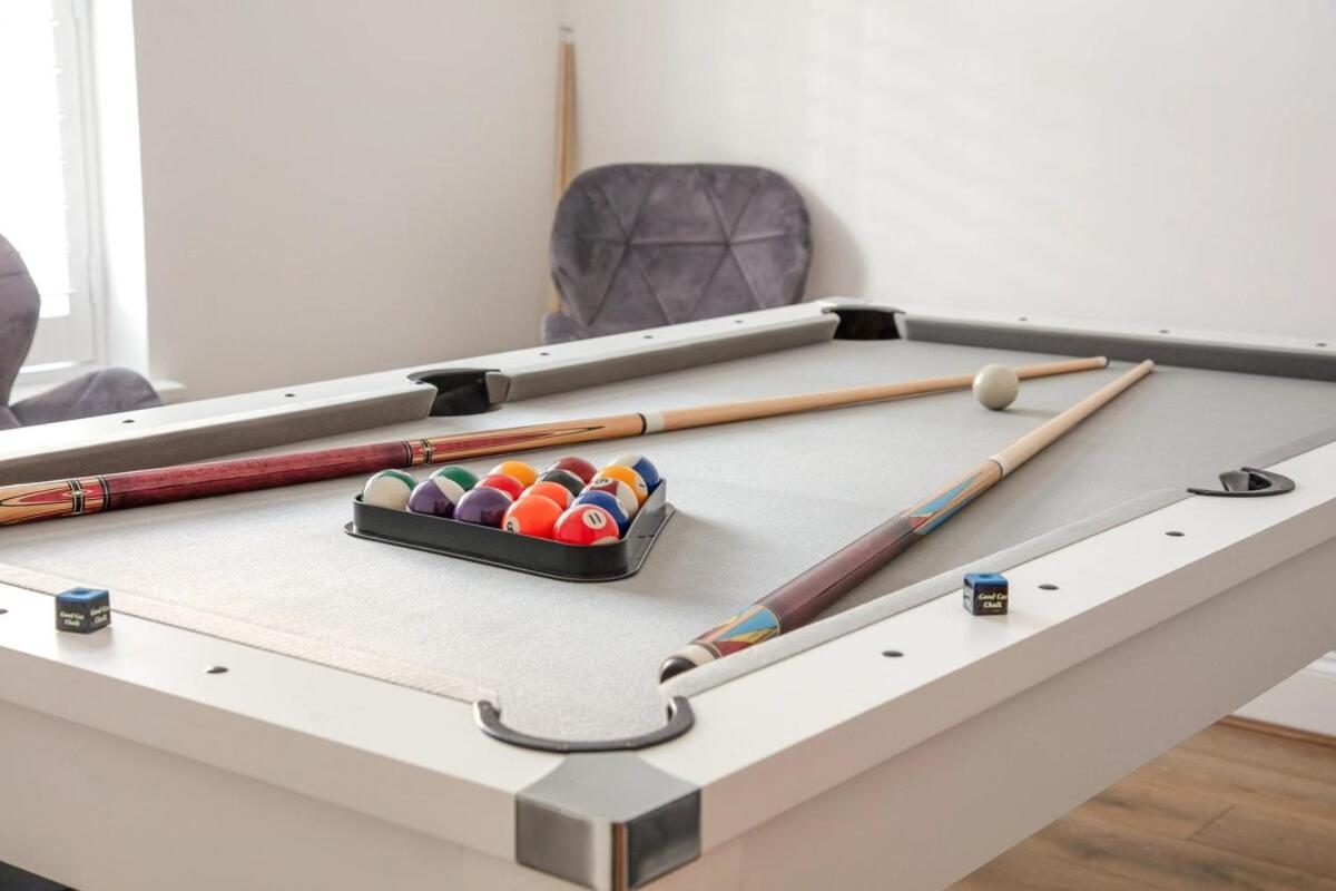 Spacious 3 Bedroom Home With Ps5 And Pool Table Near O2 Arena Canary Wharf And Elizabeth Line To Central Londyn Zewnętrze zdjęcie