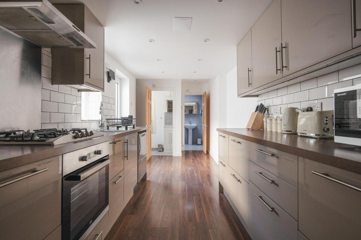 Spacious 3 Bedroom Home With Ps5 And Pool Table Near O2 Arena Canary Wharf And Elizabeth Line To Central Londyn Zewnętrze zdjęcie
