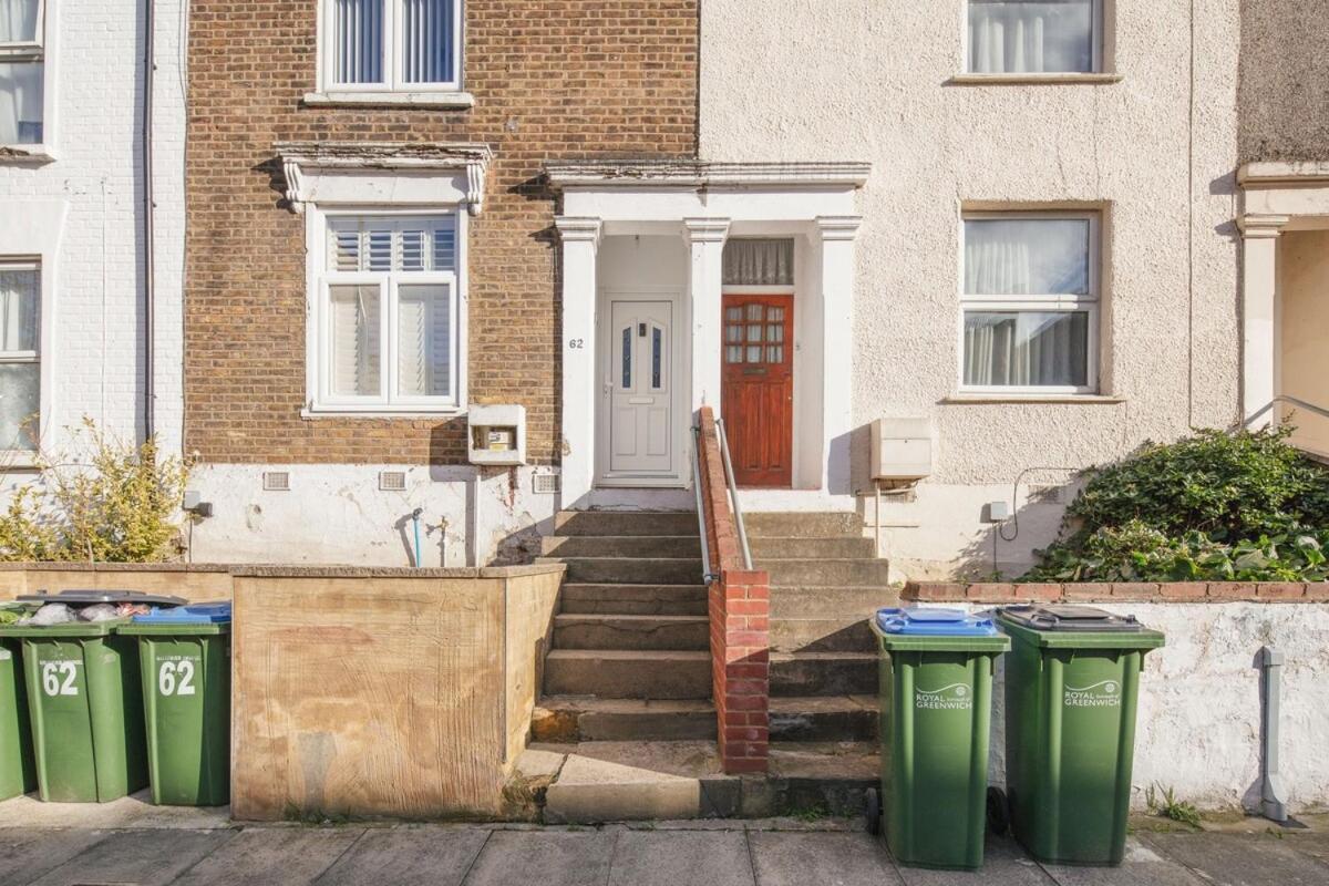 Spacious 3 Bedroom Home With Ps5 And Pool Table Near O2 Arena Canary Wharf And Elizabeth Line To Central Londyn Zewnętrze zdjęcie