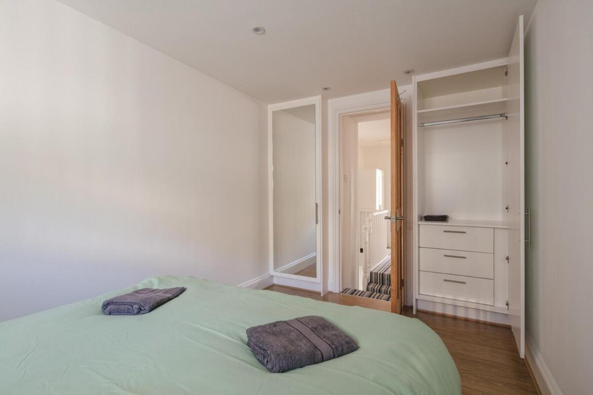 Spacious 3 Bedroom Home With Ps5 And Pool Table Near O2 Arena Canary Wharf And Elizabeth Line To Central Londyn Zewnętrze zdjęcie