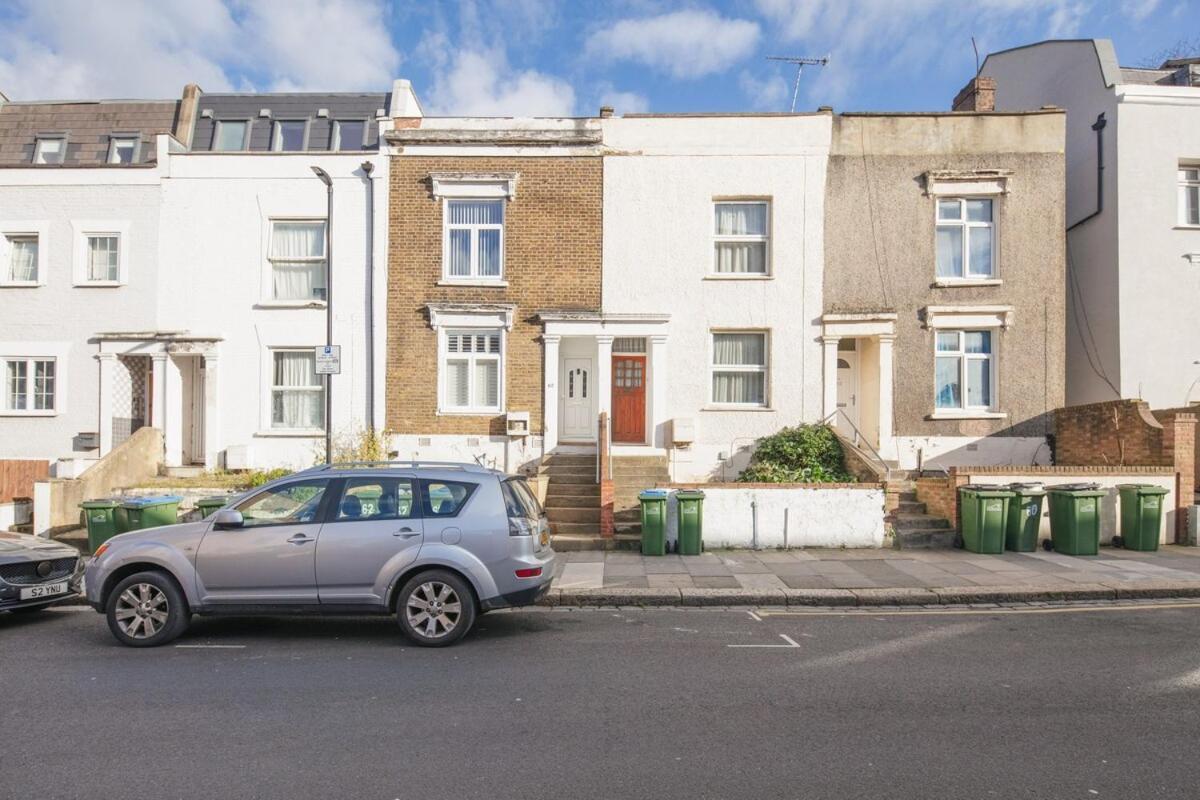 Spacious 3 Bedroom Home With Ps5 And Pool Table Near O2 Arena Canary Wharf And Elizabeth Line To Central Londyn Zewnętrze zdjęcie