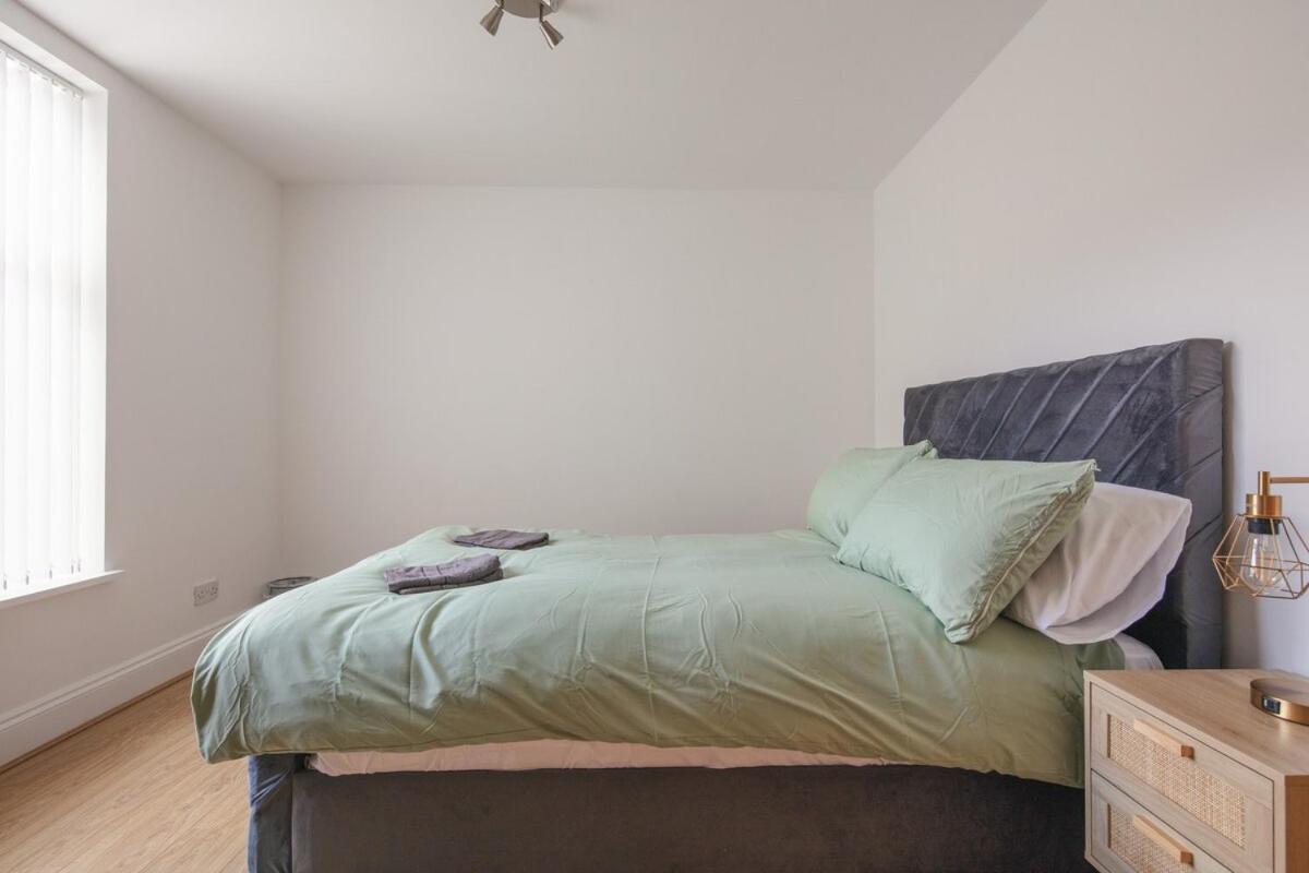 Spacious 3 Bedroom Home With Ps5 And Pool Table Near O2 Arena Canary Wharf And Elizabeth Line To Central Londyn Zewnętrze zdjęcie