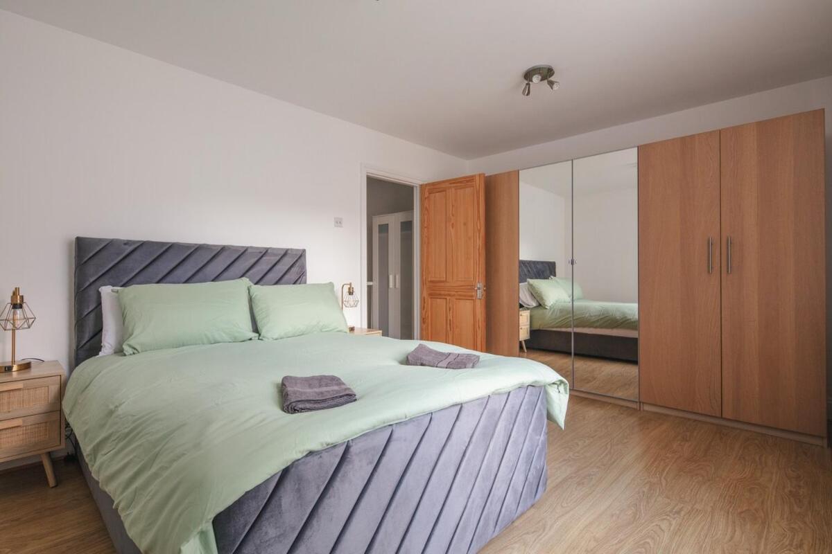 Spacious 3 Bedroom Home With Ps5 And Pool Table Near O2 Arena Canary Wharf And Elizabeth Line To Central Londyn Zewnętrze zdjęcie