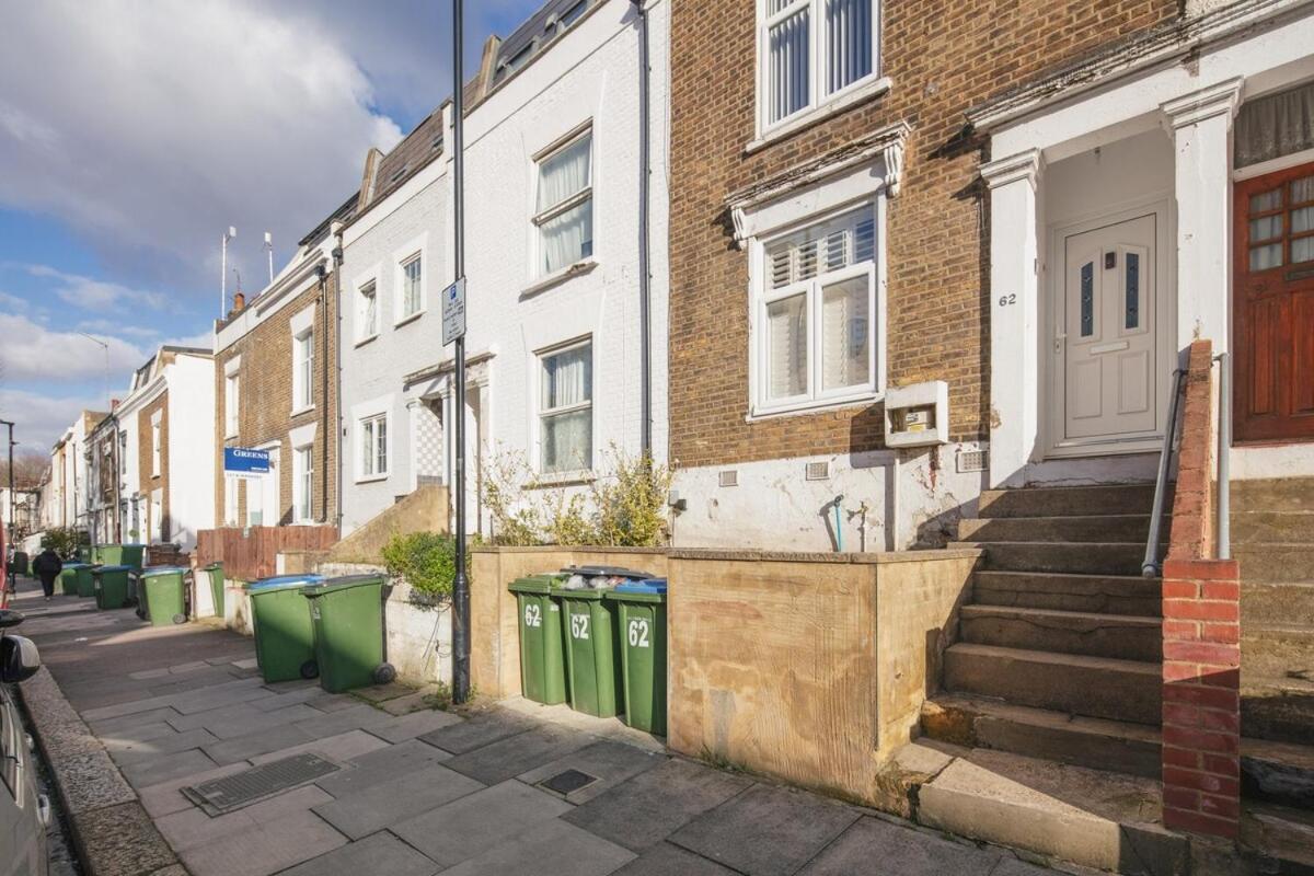 Spacious 3 Bedroom Home With Ps5 And Pool Table Near O2 Arena Canary Wharf And Elizabeth Line To Central Londyn Zewnętrze zdjęcie
