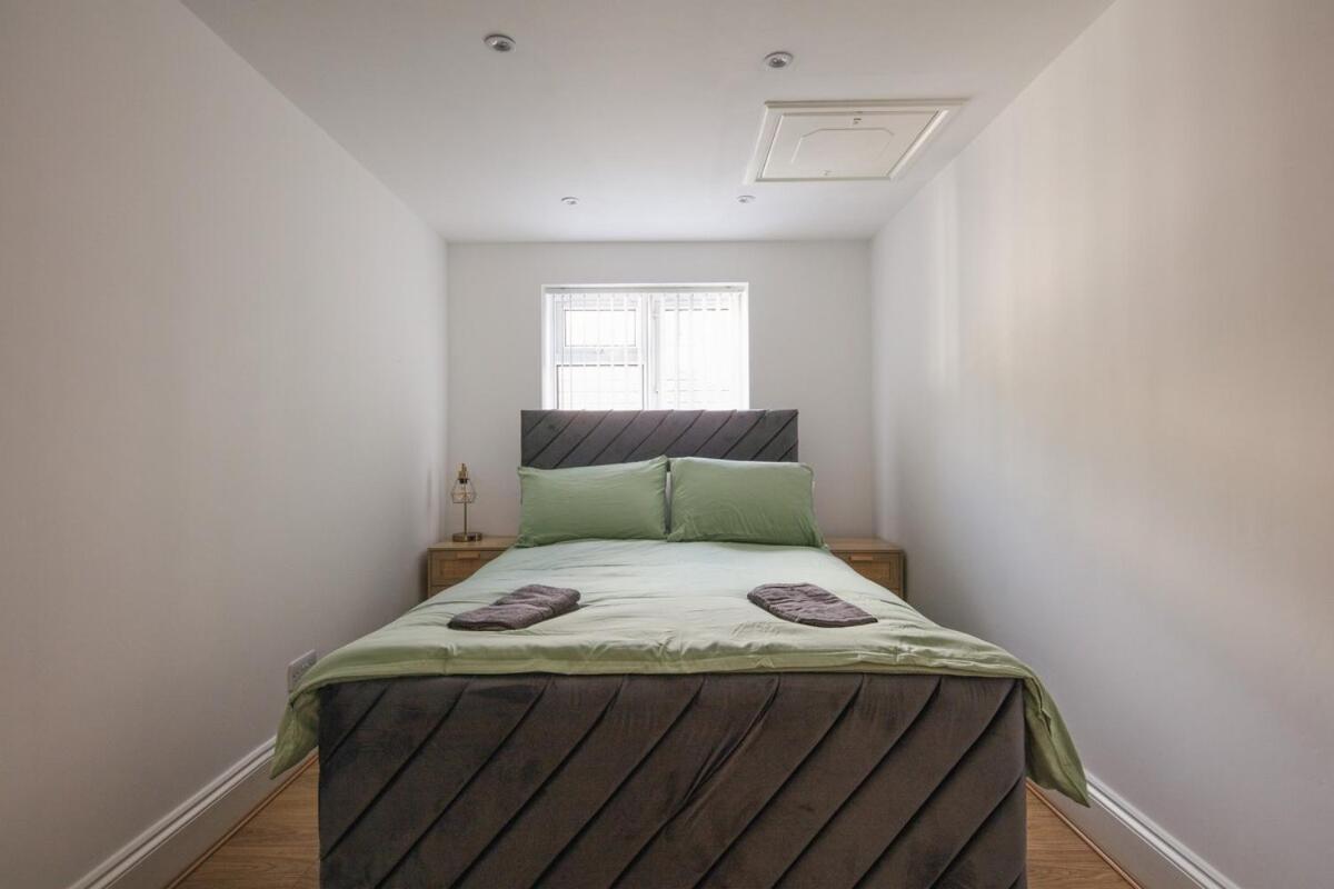 Spacious 3 Bedroom Home With Ps5 And Pool Table Near O2 Arena Canary Wharf And Elizabeth Line To Central Londyn Zewnętrze zdjęcie